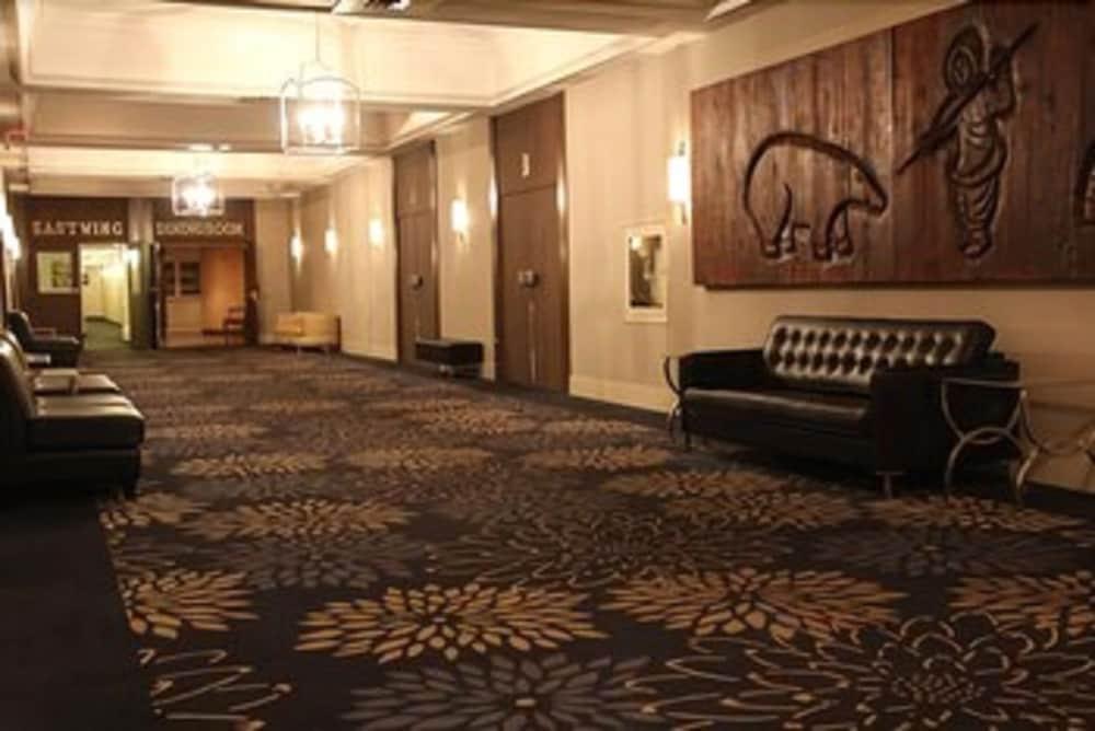 The Senator Hotel & Conference Center Timmins Exterior foto