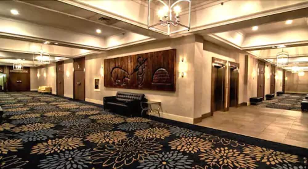 The Senator Hotel & Conference Center Timmins Exterior foto